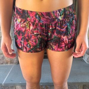 Lululemon hotty hot low rise 4" shorts color Flow Pink Multi-Black